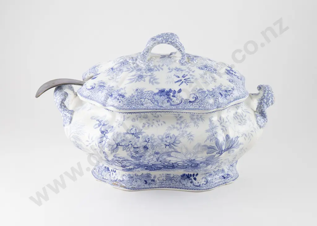 Victorian "Arabesque" Pattern Blue & White Soup Tureen & Cover Image 1++