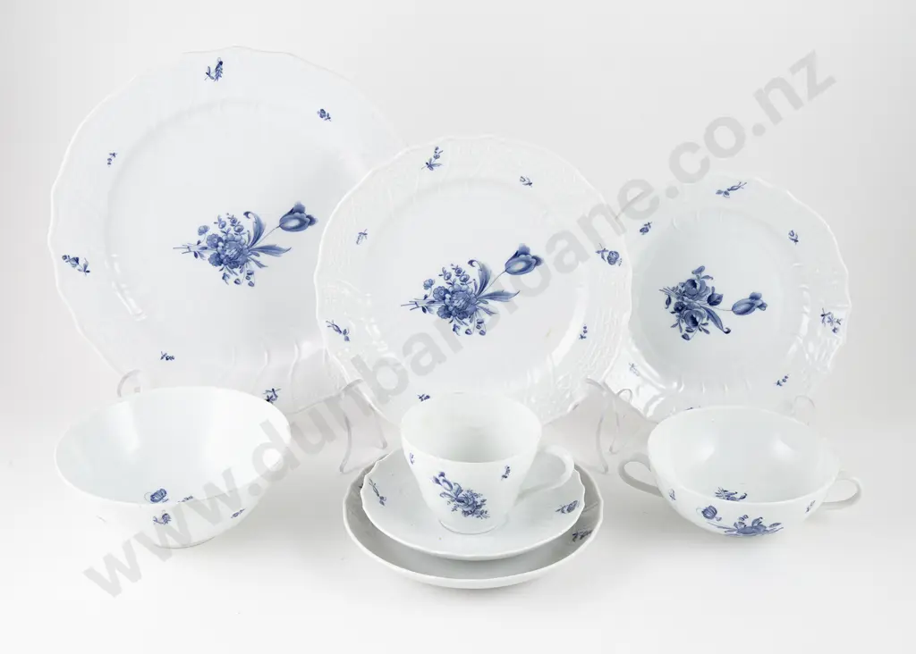Hutschenreuther of Germany Dresden Pattern Dinner Service Image 1++