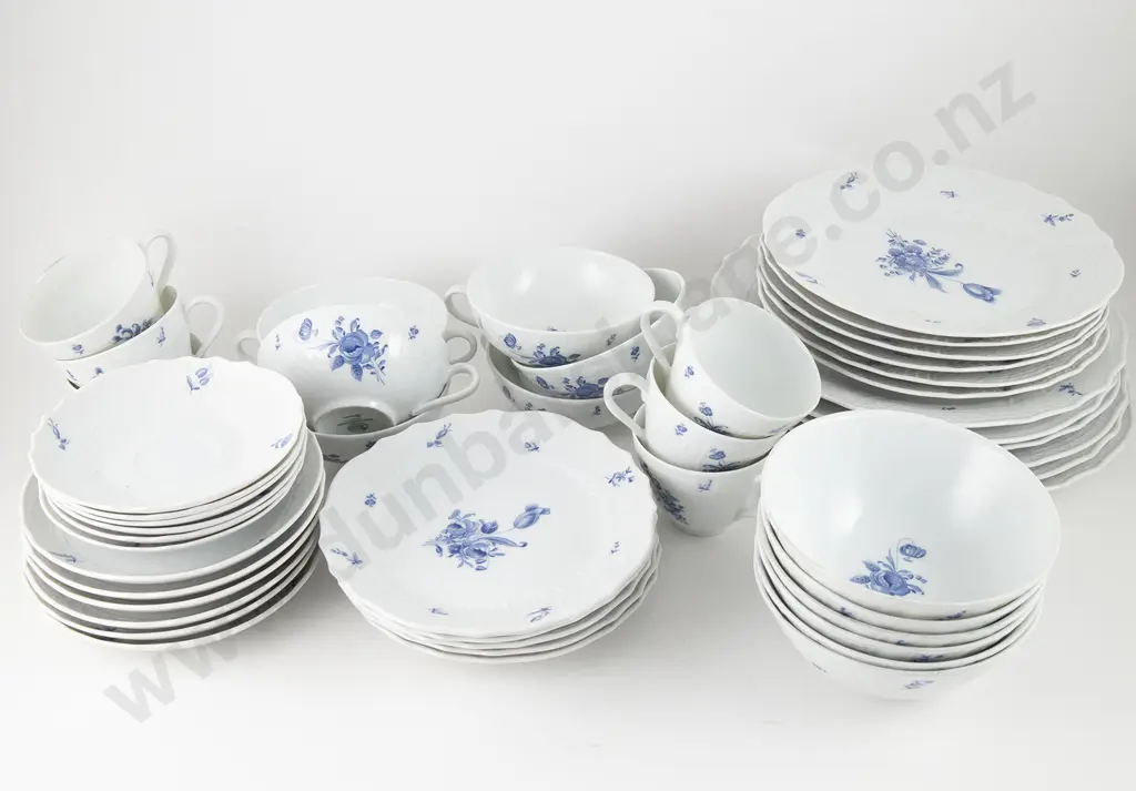 Hutschenreuther of Germany Dresden Pattern Dinner Service Image 1++