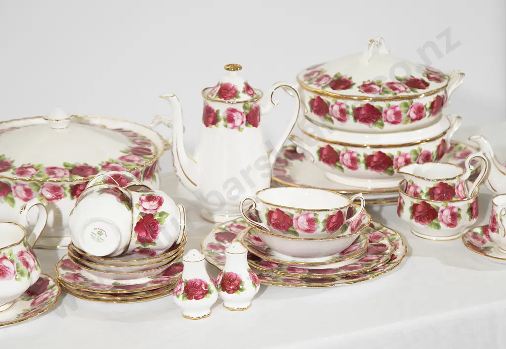 Royal Albert Old English Rose Dinner & Tea Ware Image 1++