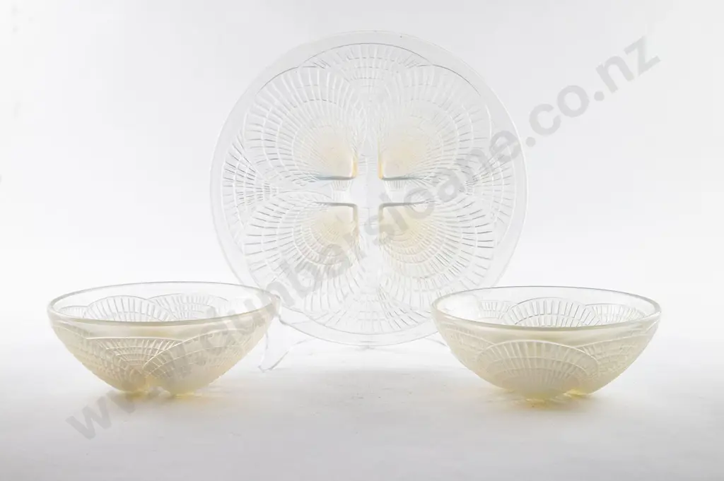 Lalique Coquilles Pattern Plate & 2 Matching Bowls Image 1++