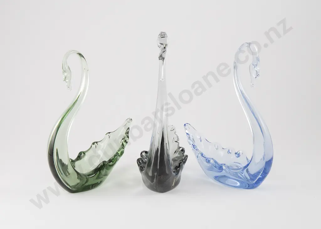 Three Whitefriars Glass Swans Image 1++