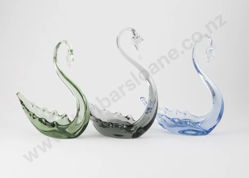 Three Whitefriars Glass Swans Image 1++