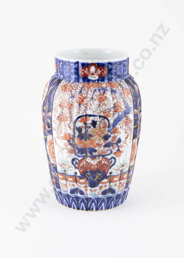 Meiji Period Japanese Imari Vase Image 1++