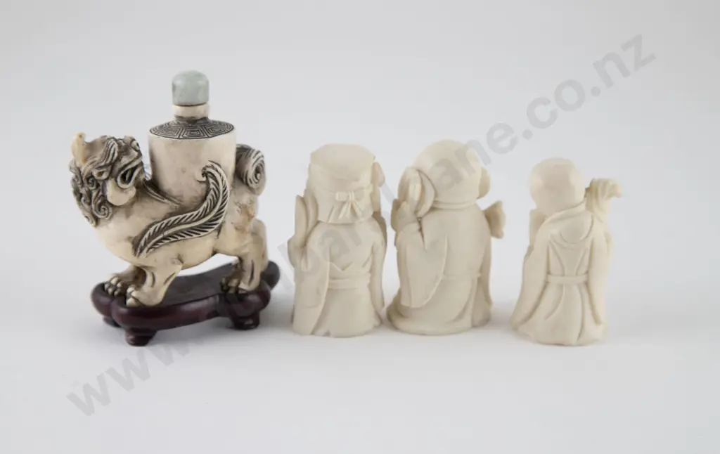 Carved Ivory Foo Dog Snuff Bottle Image 1++