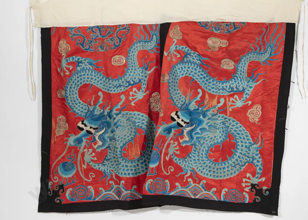 Late C19th Chinese Silk Wrap Around Skirt Image 1++