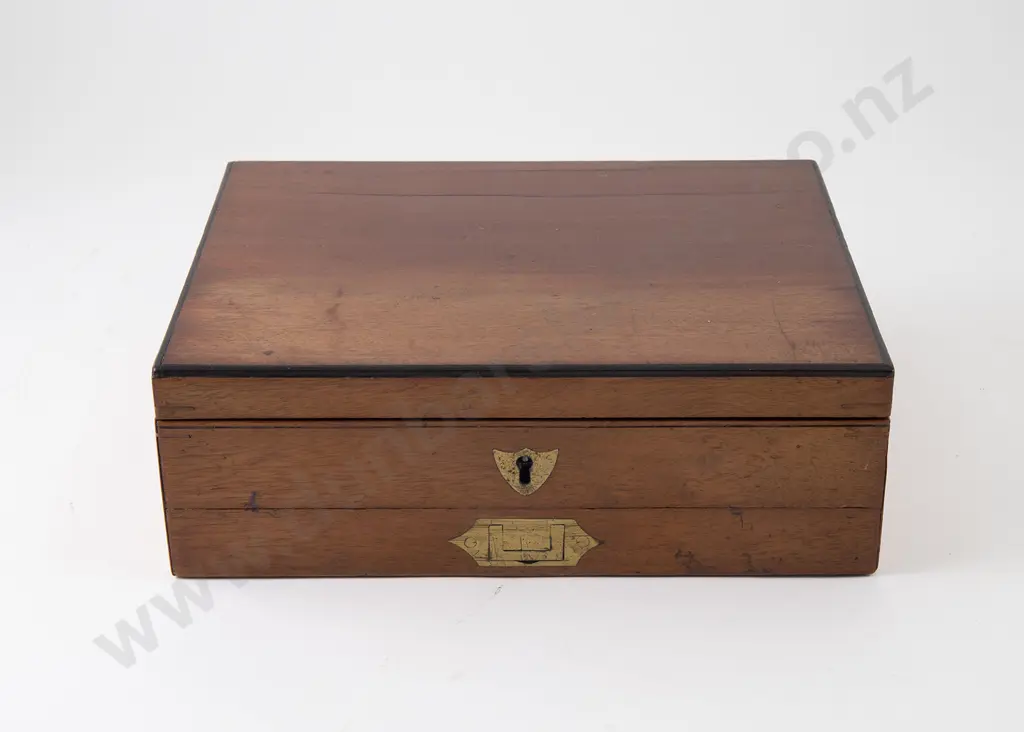 Late Victorian Winsor & Newton Mahogany Paint Box Image 1++