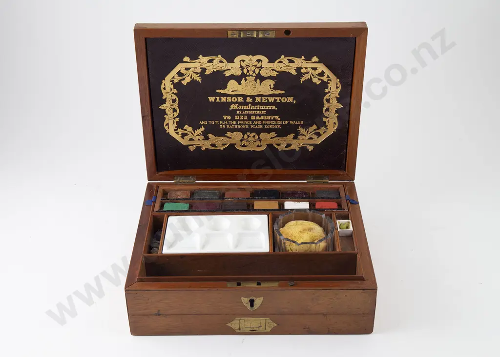 Late Victorian Winsor & Newton Mahogany Paint Box Image 1++