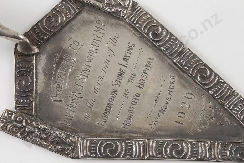 NZ Silver and Greenstone Presentation Trowel Image 1++