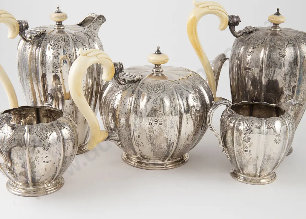 An Attractive QEII S/S 5 Piece Tea & Coffee Service Image 1++