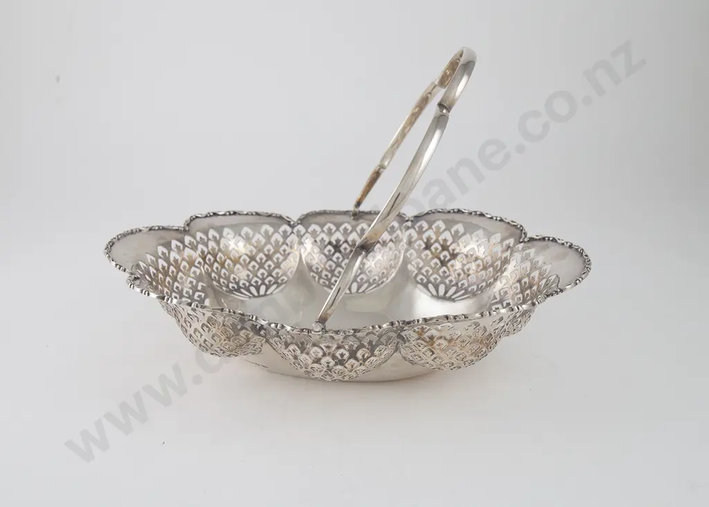 Geo 5 S/S Cake Basket Image 1++