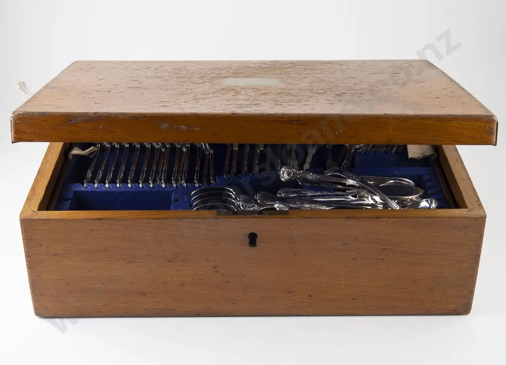 Oak Canteen Of S/P Double Struck Kings Pattern Cutlery Image 1++