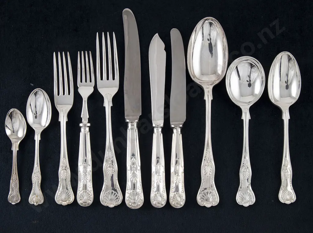 Oak Canteen Of S/P Double Struck Kings Pattern Cutlery Image 1++