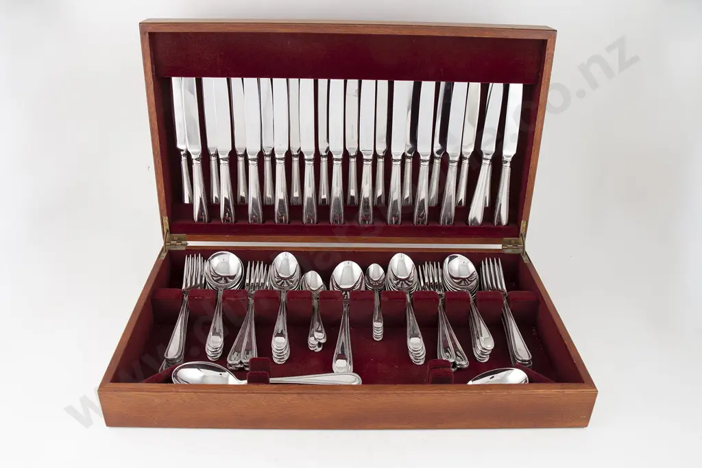 Walker & Hall 150 Piece S/P Canteen Of Cutlery Image 1++