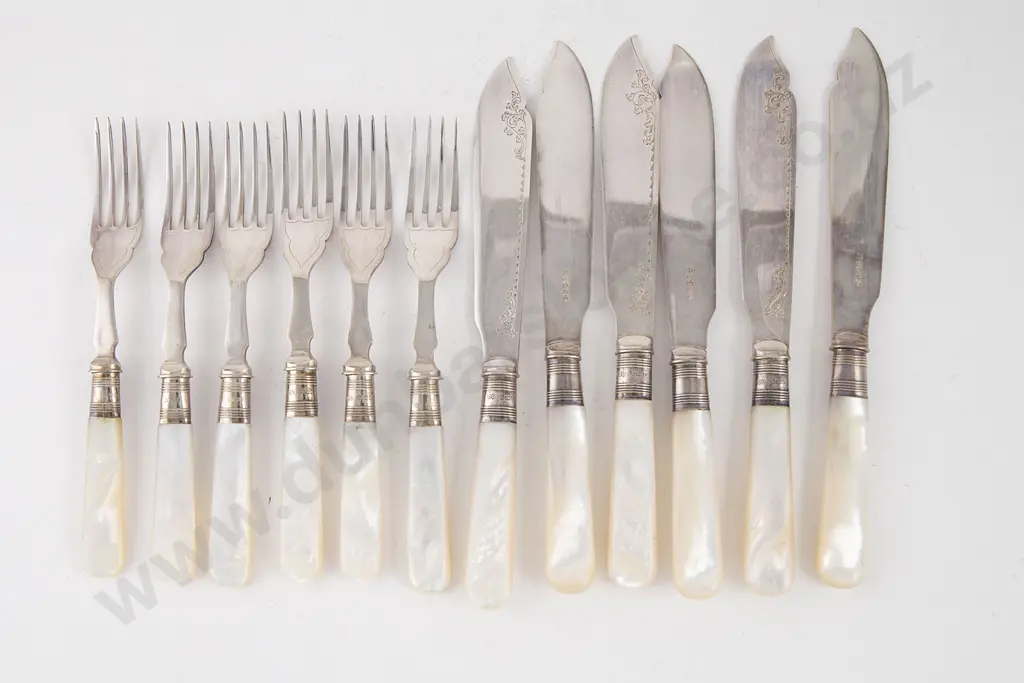 Edw Cased Set Of 6 MOP Handled Fish Knives & Forks Image 1++