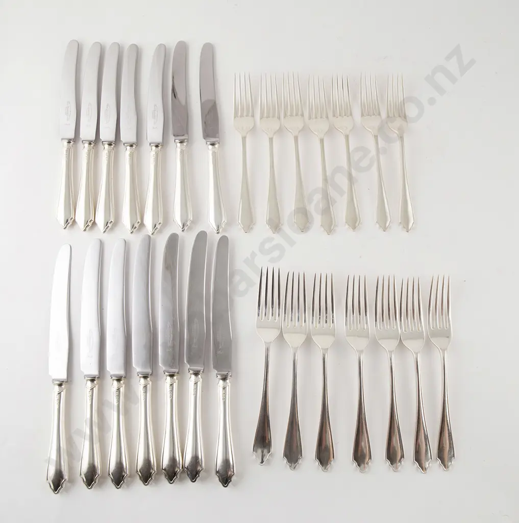 S/S Eight Place Setting Cutlery Service Image 1++