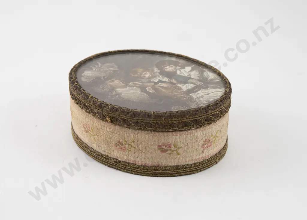 Oval Fabric Bound Jewellery Box Image 1++