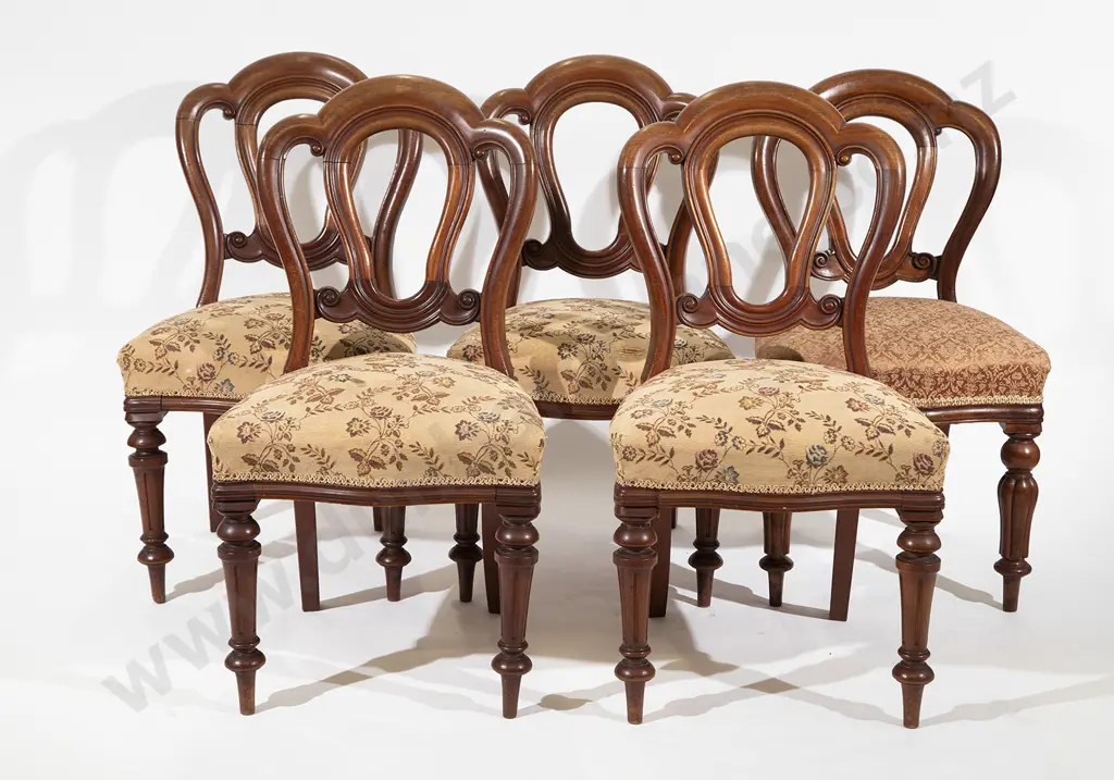 C19th Mahogany Circular Snap-Top Dining Table and Five Chairs Image 1++