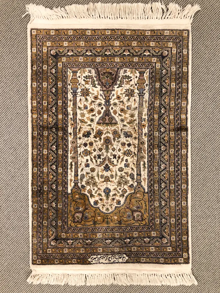 Persian Prayer Rug Image 1++