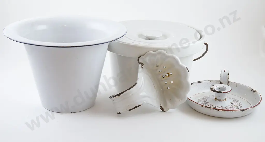 Covered Chamber Pot Image 1++