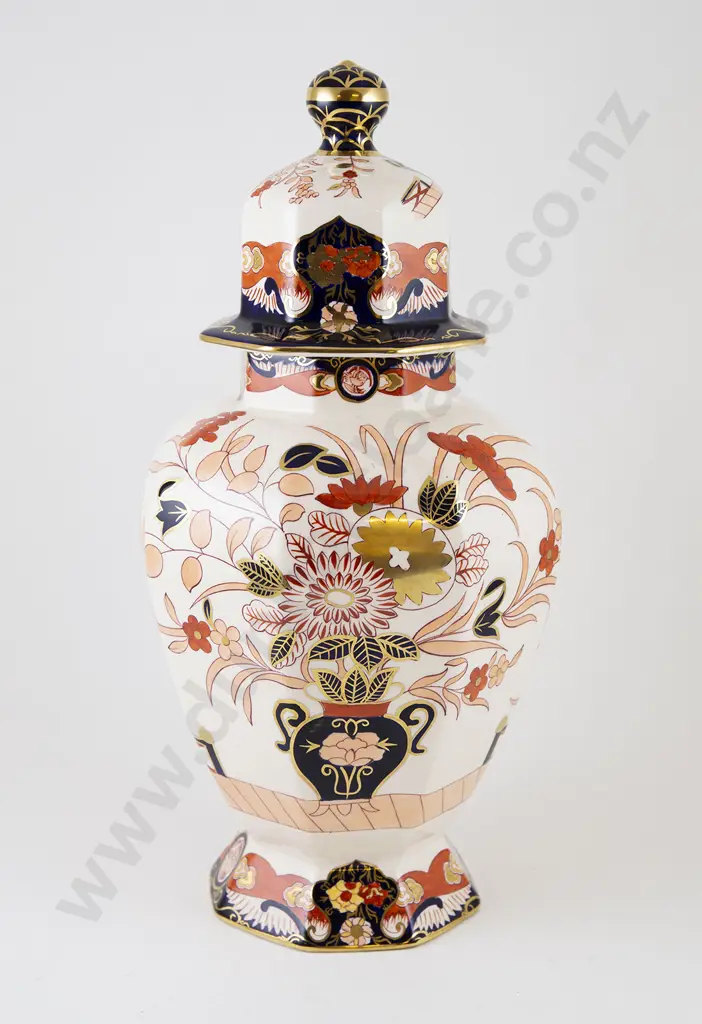 Modern Masons Imperial Pattern Vase & Cover Image 1++