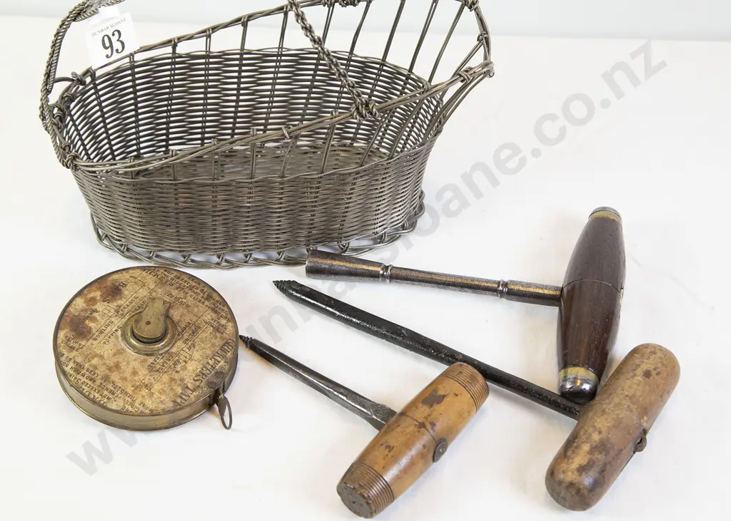 Wire Wine Basket and assorted Image 1++