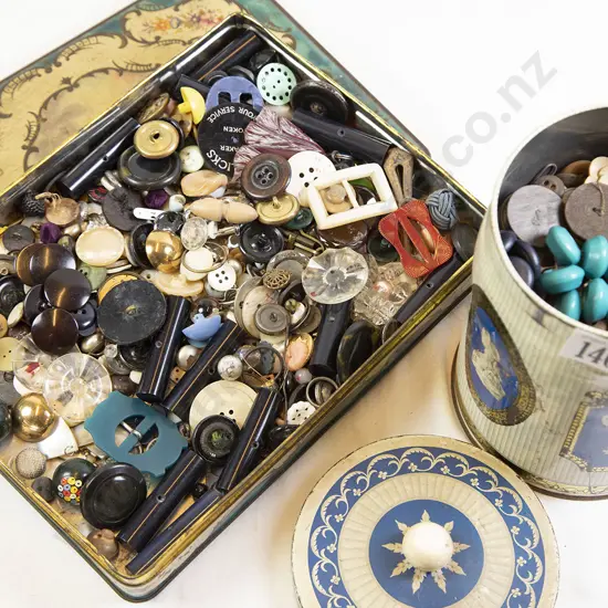 Qty Vintage Buttons