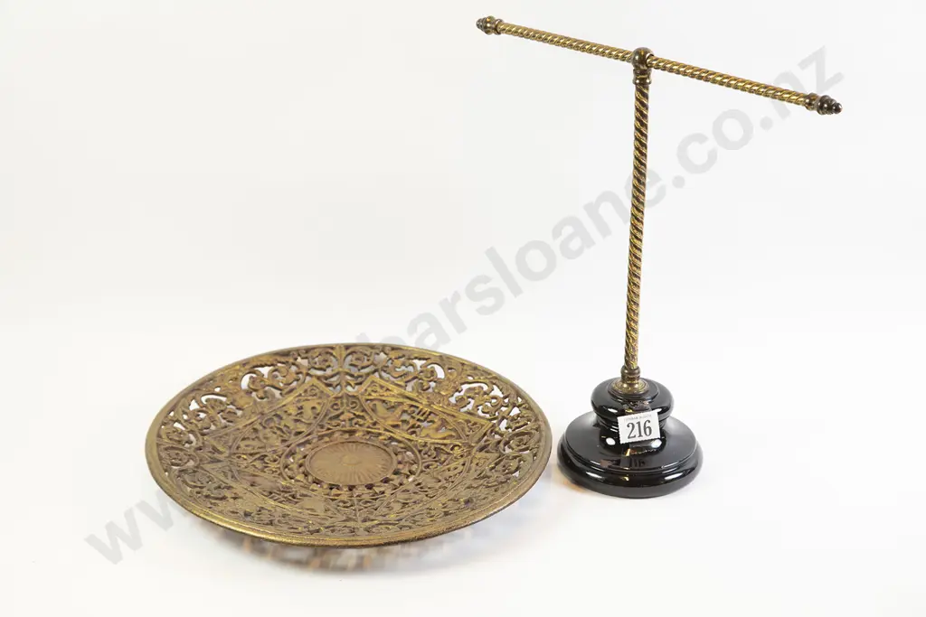 European GIlt Metal Plate & Table Screen Stand Image 1++