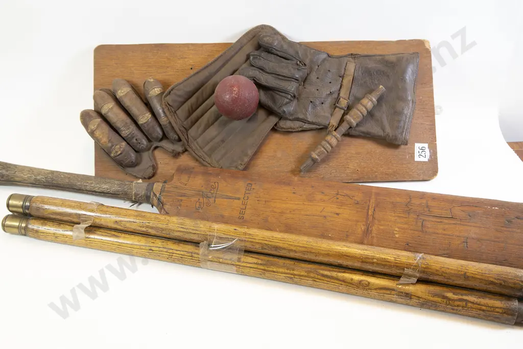 Vintage Cricket Set Image 1++