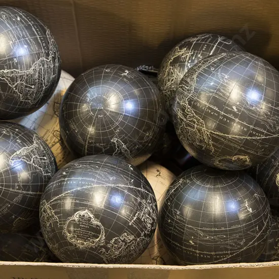 Qty World Globes