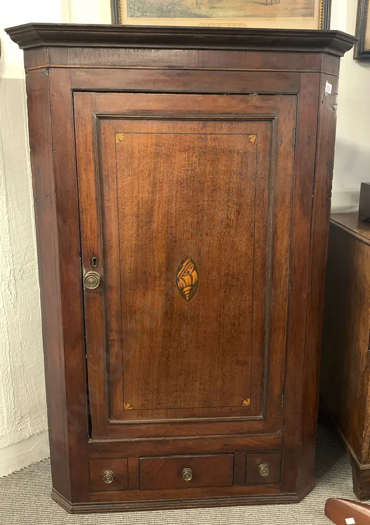 GeoIII Mahogany and Inlaid Corner Cupboard Image 1++