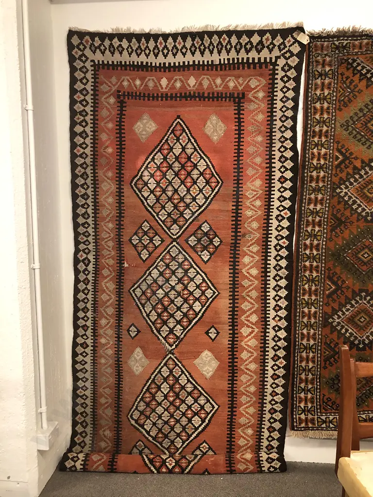 Kelim Rug with three lozenge medallions Image 1++