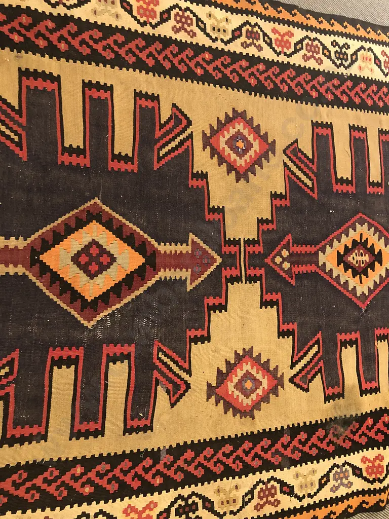 Kelim Rug with central lozenge medallions Image 1++