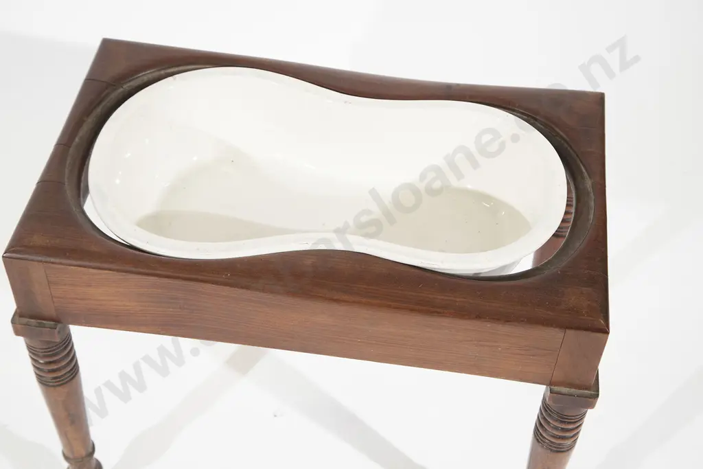 Victorian Mahogany Bidet with ceramic liner Image 1++