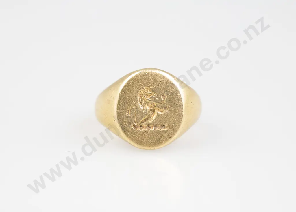 Victorian 18ct Signet Ring Image 1++
