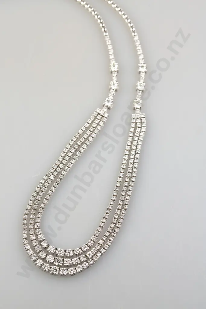 18ct White Gold 230stone DIamond Necklace Image 1++