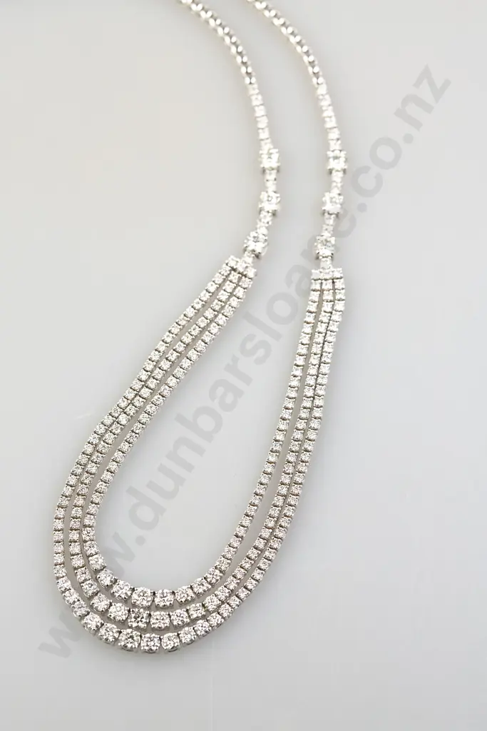 18ct White Gold 230stone DIamond Necklace Image 1++