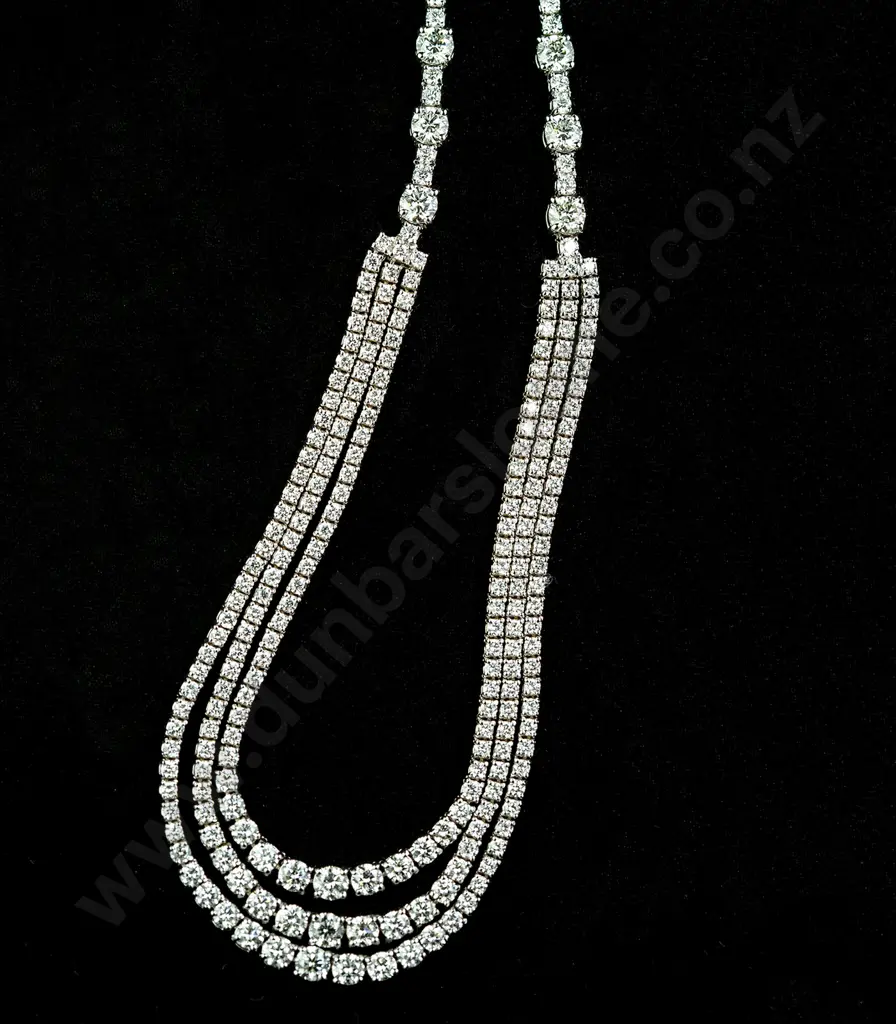 18ct White Gold 230stone DIamond Necklace Image 1++
