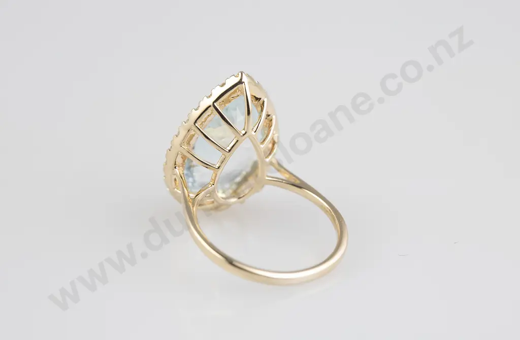 14ct Single Aquamarine and Diamond Cluster Ring Image 1++