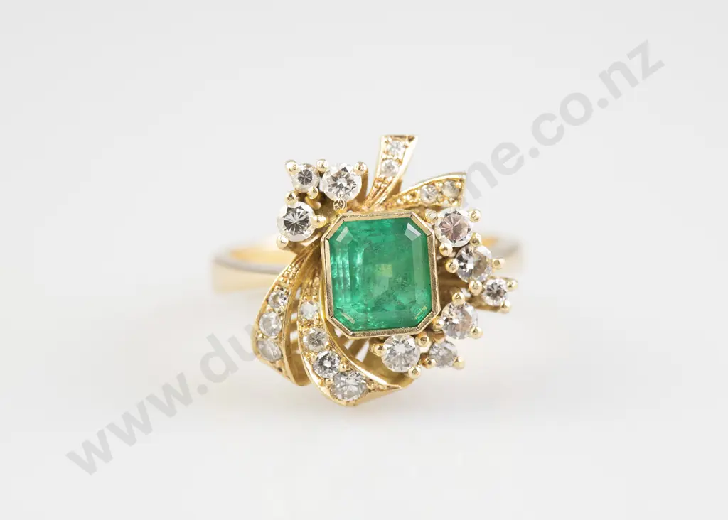 18ct 22stone Emerald and Diamond Spray Cluster Dress Ring Image 1++