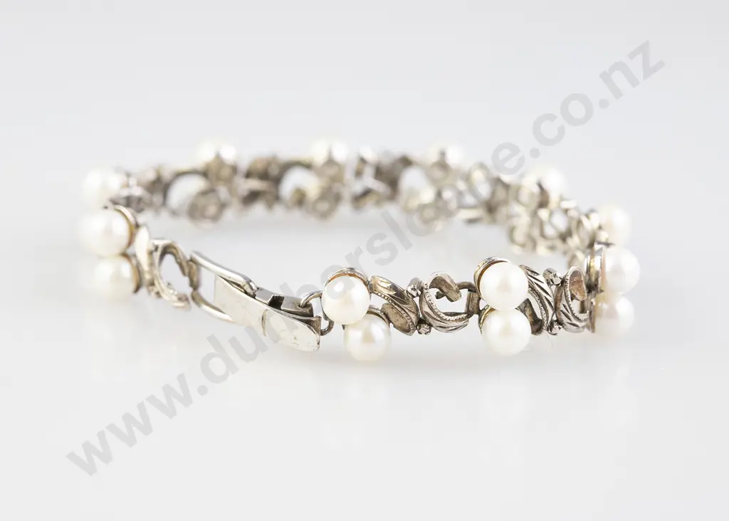 18ct White Gold 20 Cultured Pearl Bracelet Image 1++