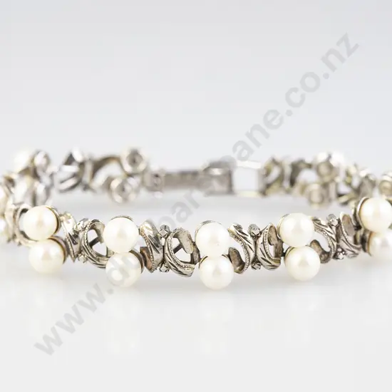 18ct White Gold 20 Cultured Pearl Bracelet