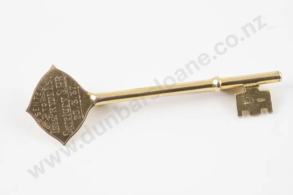 Boxed NZ George Lumsden (son) 9ct Gold Presentation Key Brooch Image 1++