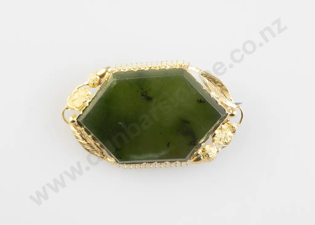 NZ Colonial 15ct Greenstone Brooch Image 1++