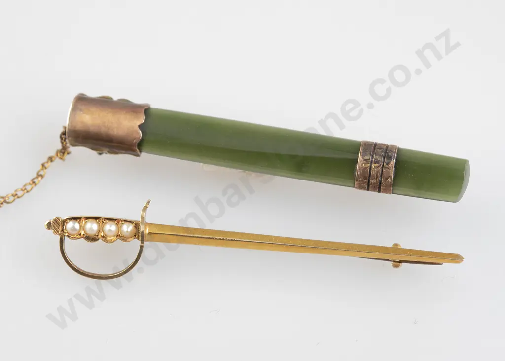 NZ Colonial 9ct Mounted Greenstone Bar Brooch Image 1++