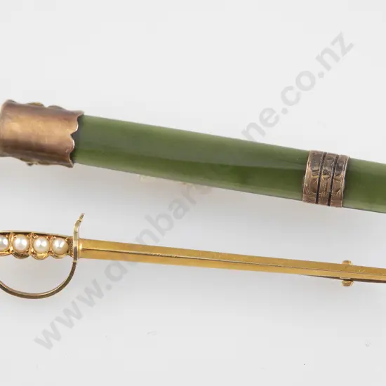 NZ Colonial 9ct Mounted Greenstone Bar Brooch