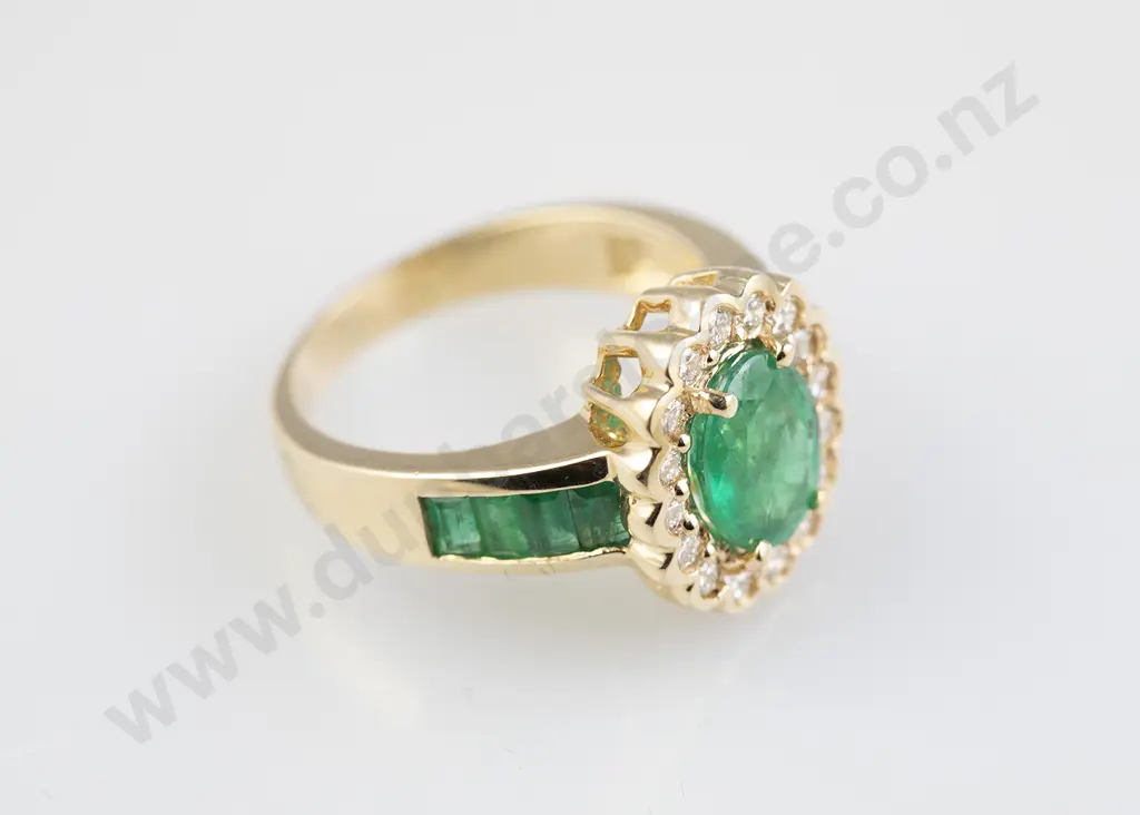 14ct 25stone Emerald and Diamond Cluster Ring Image 1++