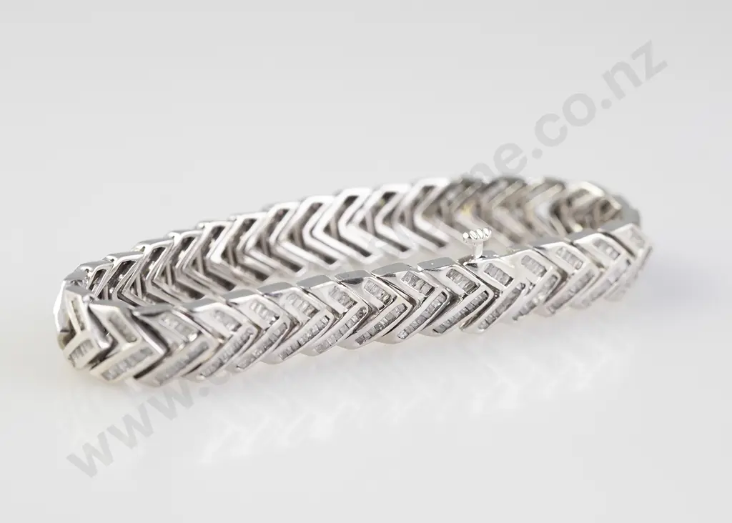 18ct White Gold 396stone Diamond Bracelet Image 1++