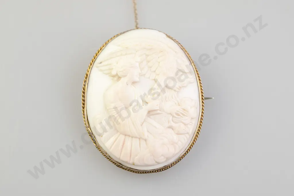 Late Victorian 9ct Framed Cameo Brooch Image 1++