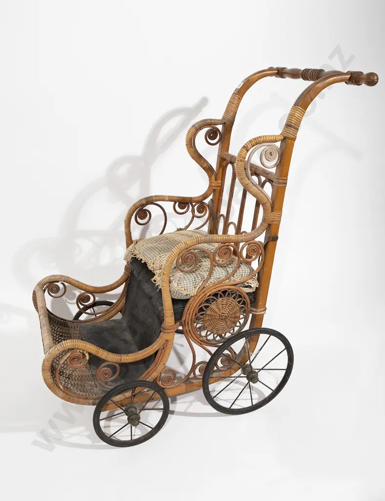 Edwardian Fancy Childs Push Chair Image 1++